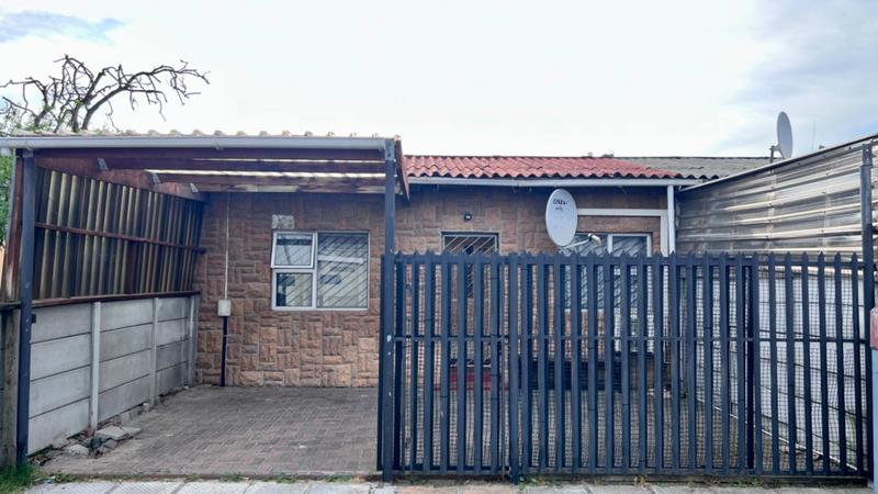 2 Bedroom Property for Sale in Silvertown Western Cape